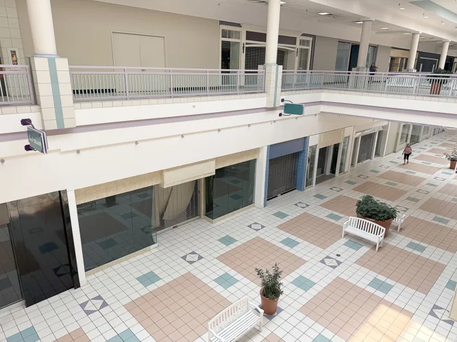 Logan Valley Mall stores struggle with power outages